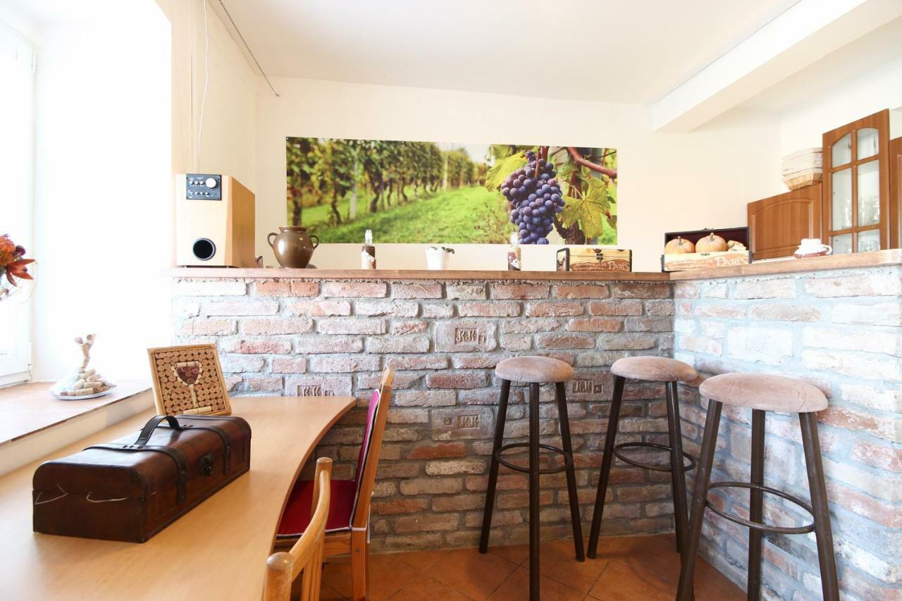Penzion Bazen Vino Sklep U Palecku Zaječí 外观 照片